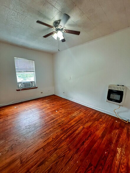 More Photos Of 108 N Gordon Dr, Crockett Apartments For Sale