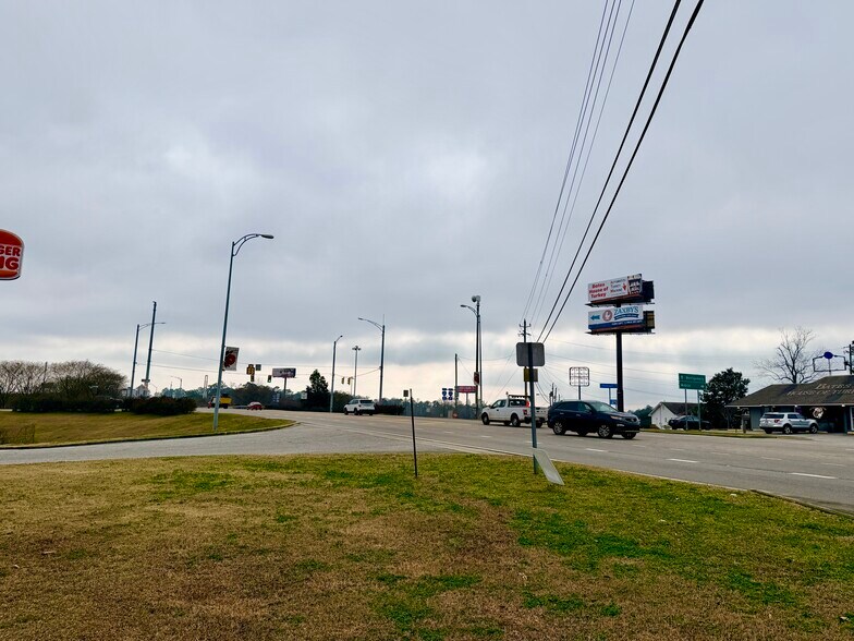 More Photos Of 1007 Fort Dale Rd, Greenville Service Station For Sale