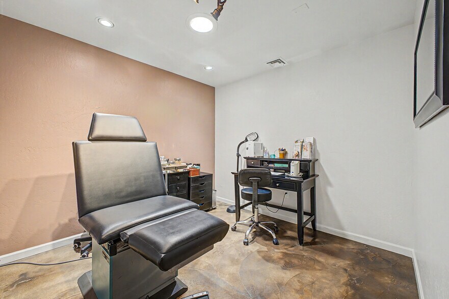 More Photos Of 7506 E Monterey Way, Scottsdale Office For Sale