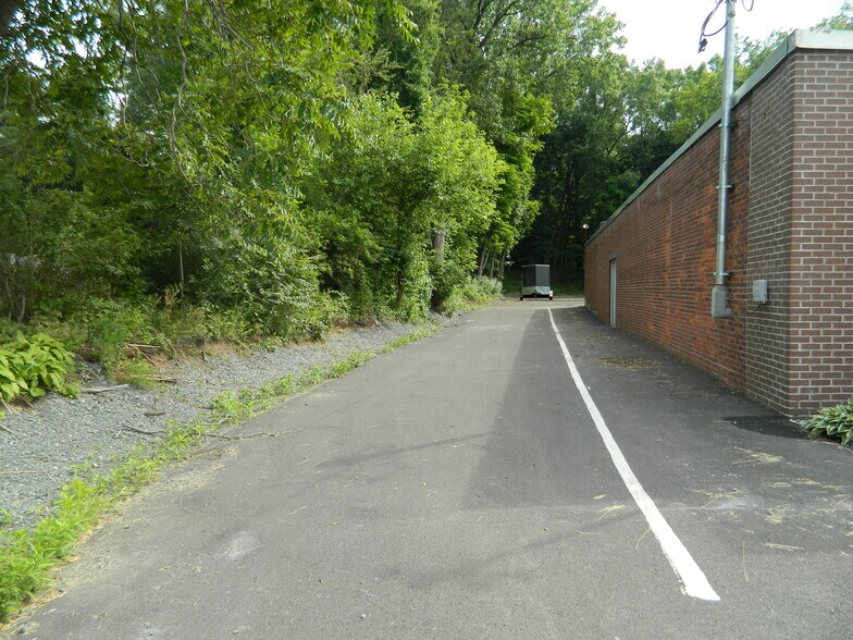 More Photos Of 1650 Western Ave, Albany Freestanding For Lease