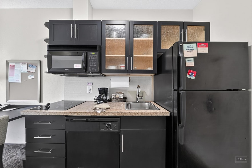 More Photos Of 1055 Waterford Commons Rd, Greenville Hotel For Sale