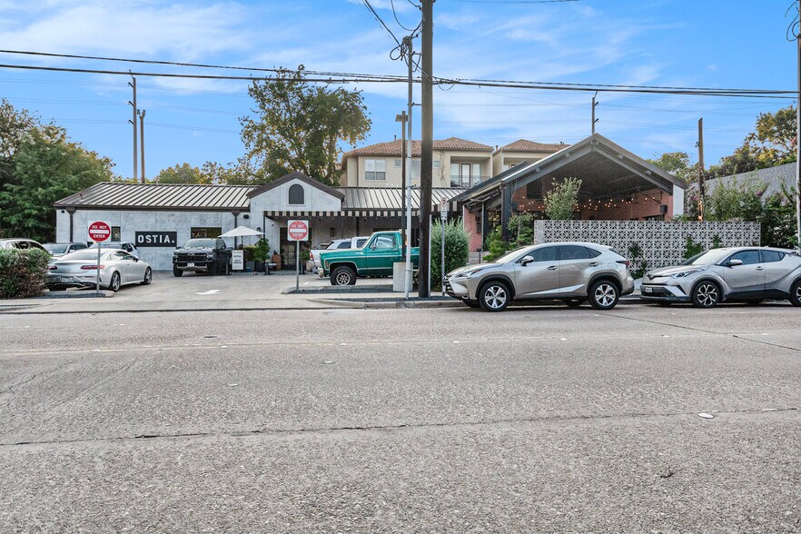 More Photos Of 2032-2050 Dunlavy St, Houston Restaurant For Sale