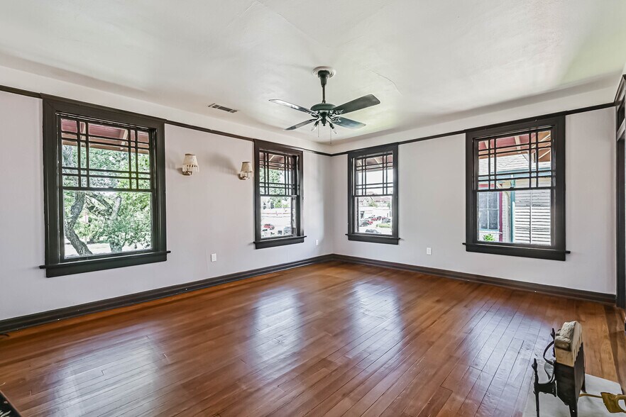 More Photos Of 2911 Broadway St, Galveston Office For Sale