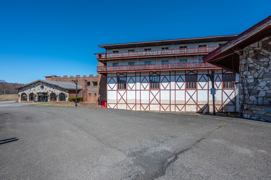 More Photos Of 4858 Route 32, Catskill Hotel For Lease