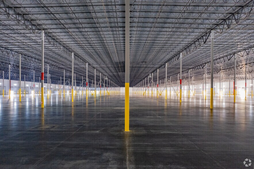 More Photos Of 3715 US Hwy 51, Southaven Distribution For Lease