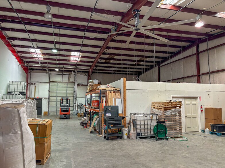 More Photos Of 200 Varnfield Dr, Summerville Warehouse For Lease