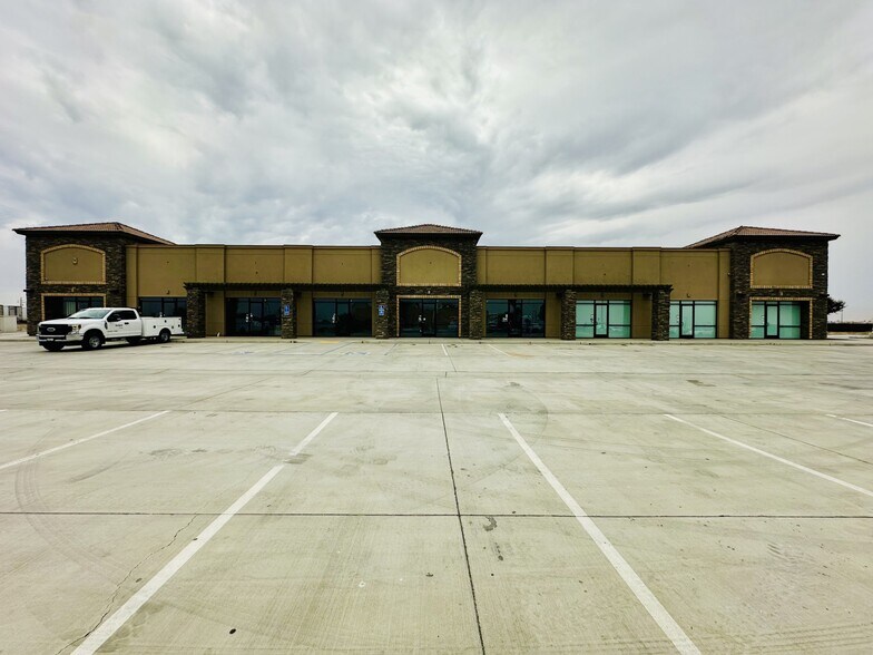 Primary Photo Of 9741 S Enos Ln, Bakersfield Service Station For Lease