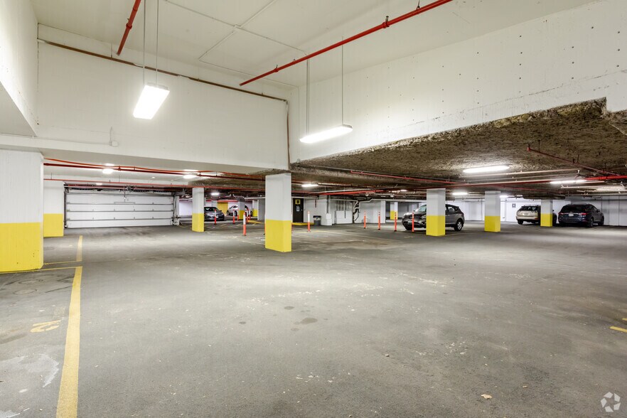 More Photos Of 500 Davis St, Evanston Office For Lease