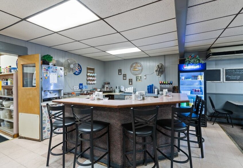 More Photos Of 6014 New Hartford St, Wolcott Restaurant For Sale