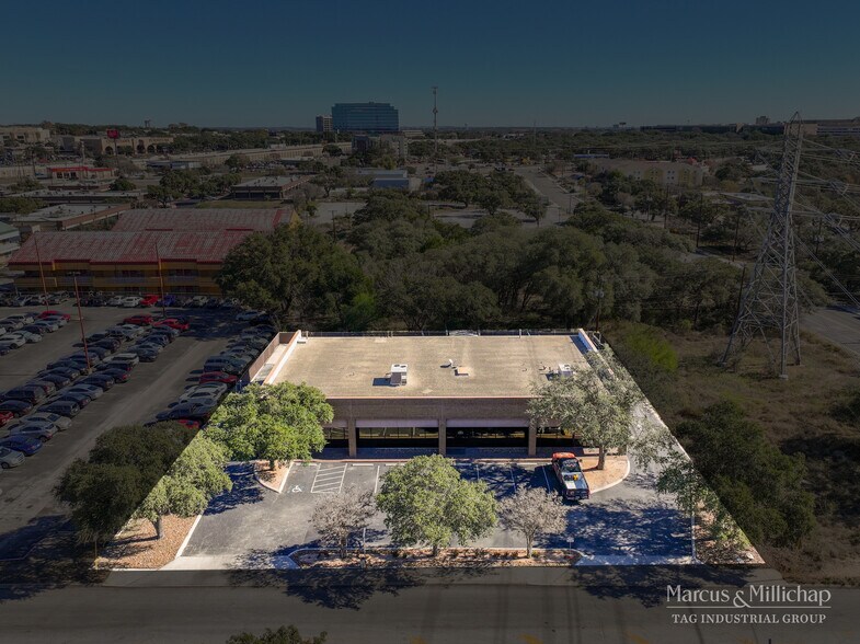 More Photos Of 10906 Laureate Dr, San Antonio Light Distribution For Sale