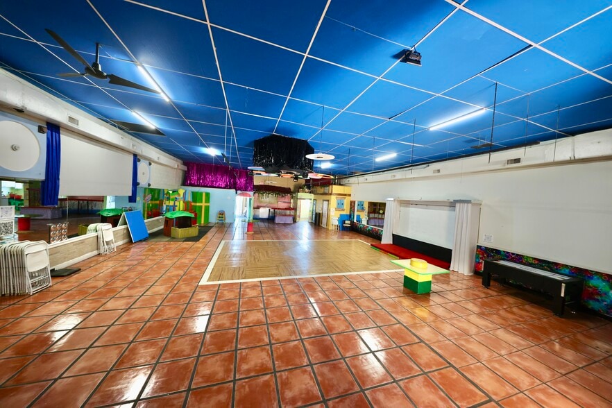 Primary Photo Of 774-798 W 84th St, Hialeah Warehouse For Lease