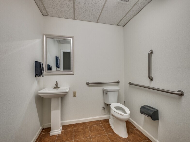 More Photos Of 1202 N Flores St, San Antonio Loft Creative Space For Sale
