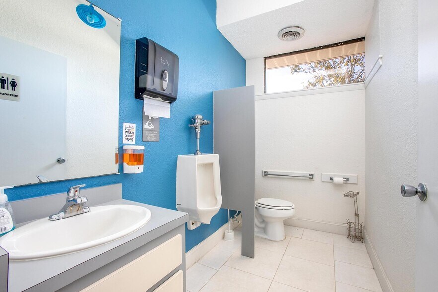 More Photos Of 1240 E Normandy Blvd, Deltona Office For Sale