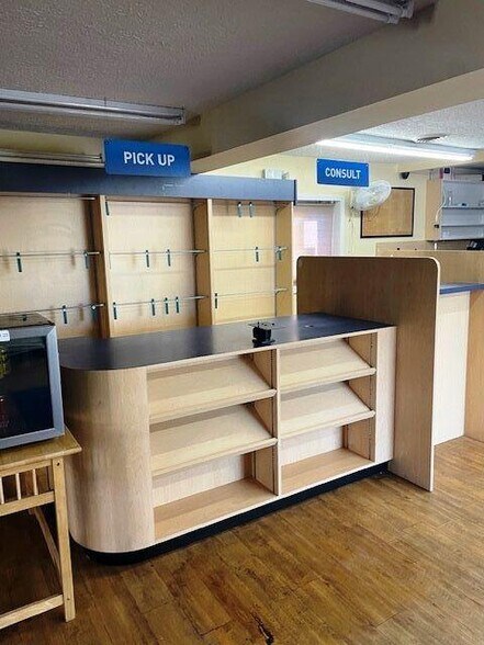 More Photos Of 2009 S 7th St, Hickman General Retail For Sale