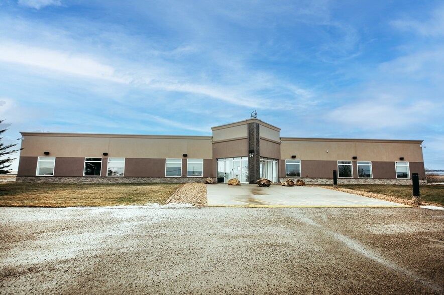 More Photos Of 37 Vic Turner Airport Rd, Dawson Creek Office For Sale