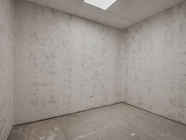 More Photos Of 4403-4411 SW 3rd St, Oklahoma City Showroom For Sale