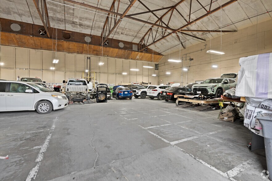 More Photos Of 320 Hillcrest Rd, Hollister Showroom For Sale