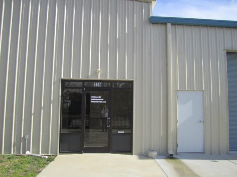 More Photos Of 335-337 McMillan St, Fayetteville Warehouse For Sale