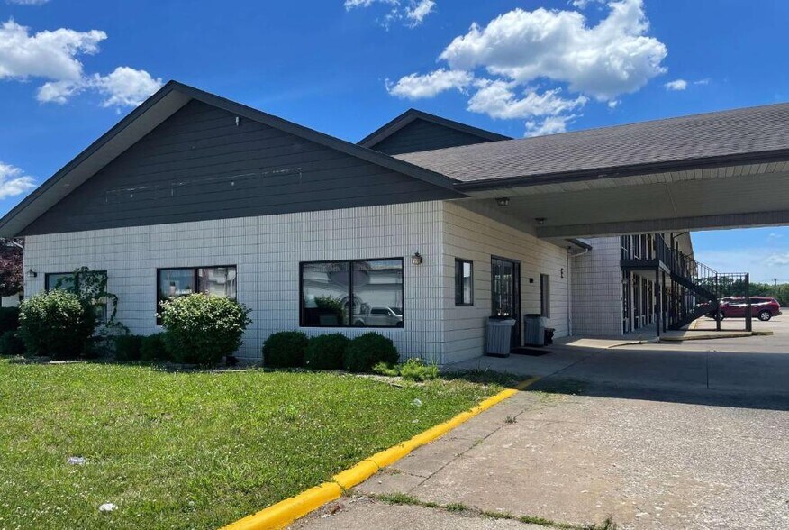 Primary Photo Of 3269 Shepherd of the Hills Expy, Branson Hotel For Sale