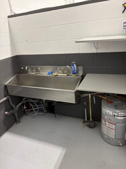More Photos Of 2080 Fasan Dr, Tecumseh Service For Lease