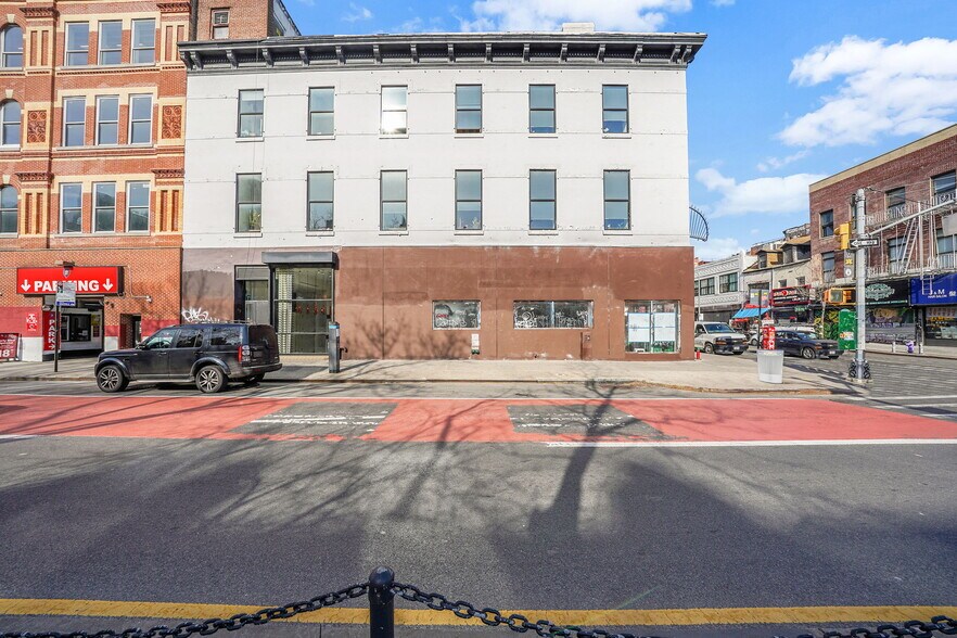 More Photos Of 305-307 305-307 Grand Street St, New York Bank For Lease