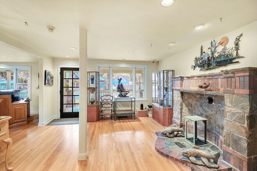 More Photos Of 42837 McKenzie Hwy, Leaburg Freestanding For Sale