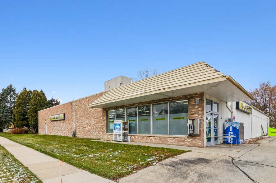 More Photos Of 331 E Center St, Juneau Storefront For Sale