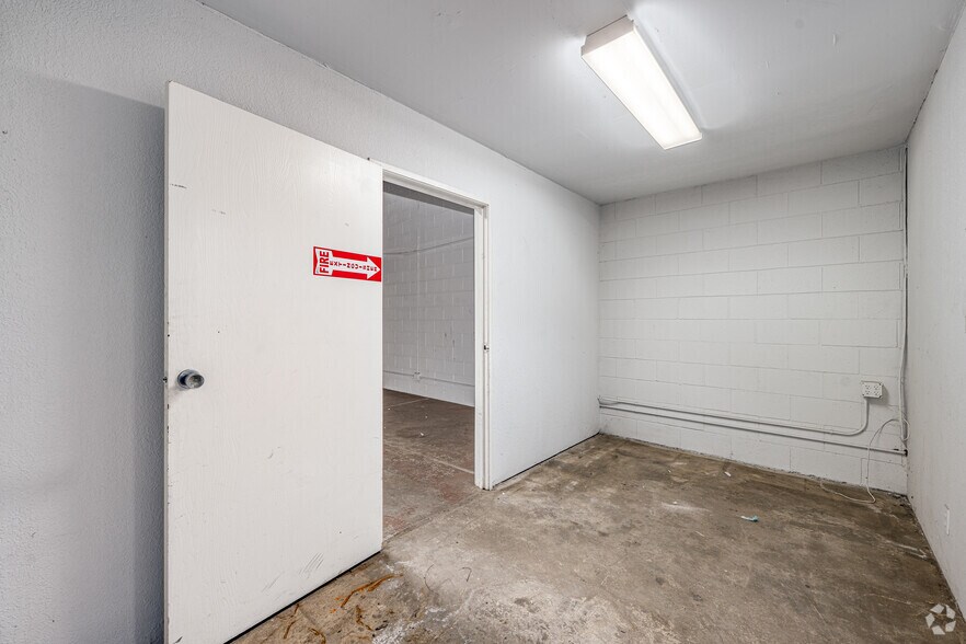 More Photos Of 844 N Vernon St, Azusa Warehouse For Lease