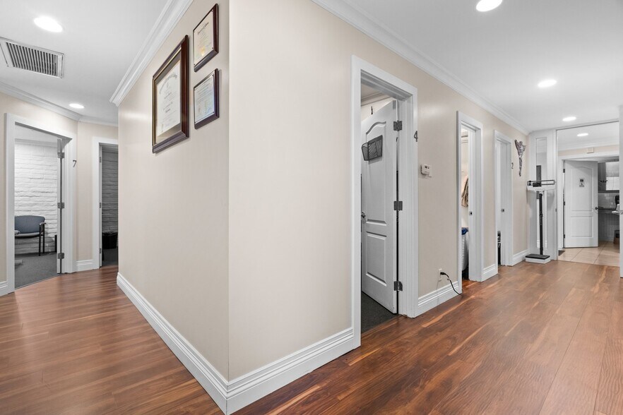 More Photos Of 386-398 Lombard St, Thousand Oaks Medical For Lease