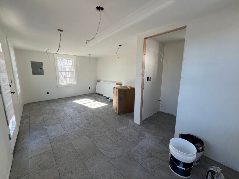 More Photos Of 246 Greenville Ave, Johnston Storefront Retail Office For Lease