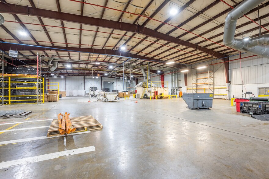 More Photos Of 221 Fabritek Dr, Columbus Manufacturing For Sale