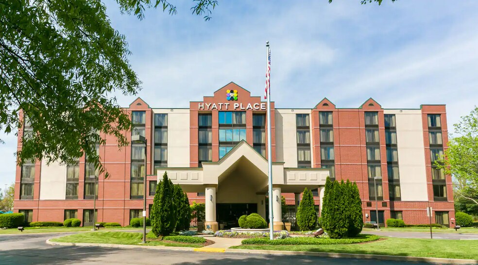 More Photos Of 650 Bakers Bridge Ave, Franklin Hotel For Sale