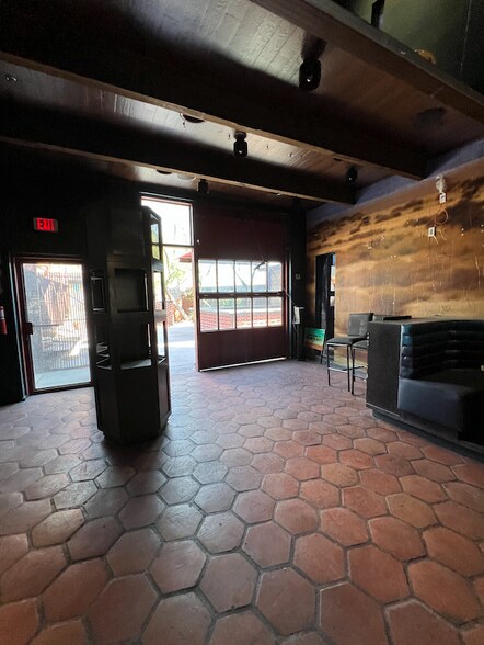 More Photos Of 4935 N Mesa St, El Paso Restaurant For Lease