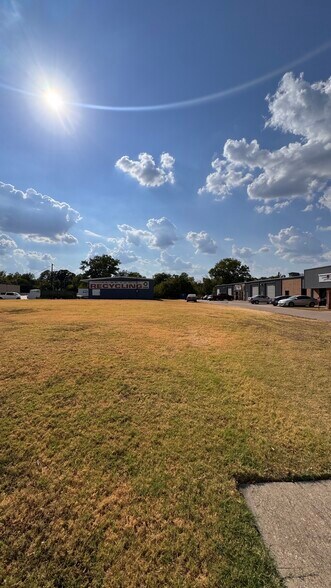More Photos Of 709 N Cowan Ave, Lewisville Land For Sale