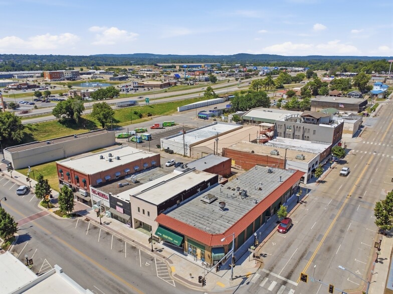 More Photos Of 122 N Main St, Sand Springs Storefront For Sale