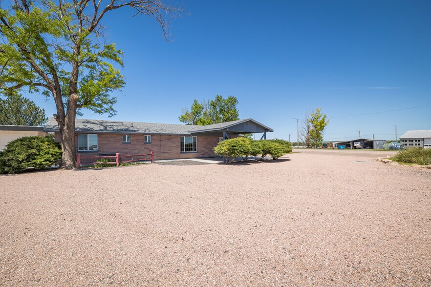 More Photos Of 914 W US Highway 30, Kimball Specialty For Sale