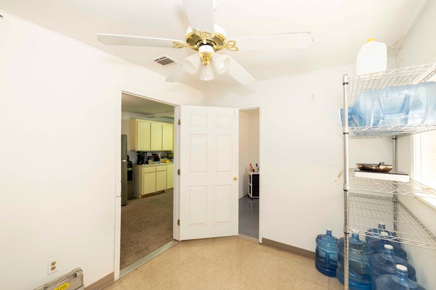 More Photos Of 18026 Jonathan St, Adelanto Medical For Lease