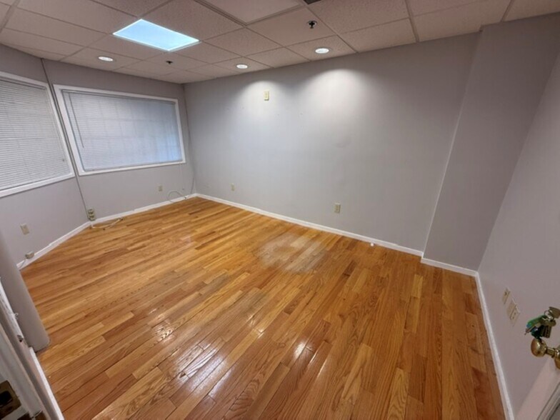 More Photos Of 288 Walnut St, Newton Office For Lease
