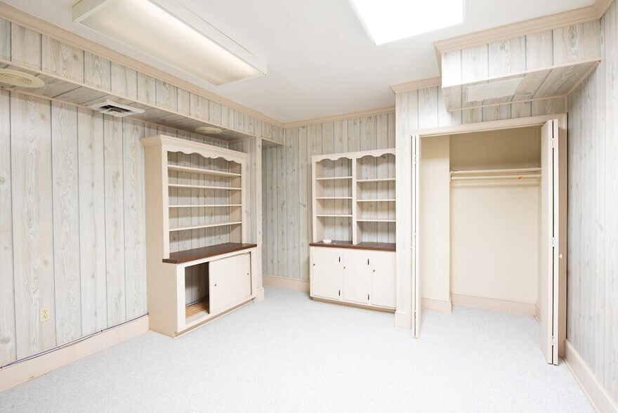 More Photos Of 493 Main St, Warsaw Medical For Sale