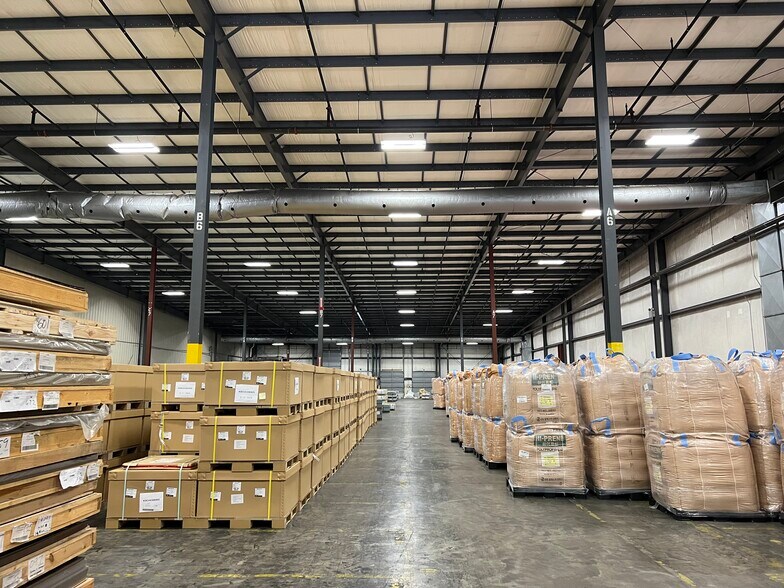 More Photos Of 1136 Dunlop Ln, Clarksville Warehouse For Lease