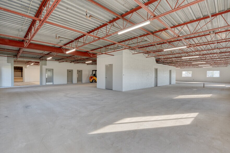 More Photos Of 6050 Don Murie St, Niagara Falls Warehouse For Lease