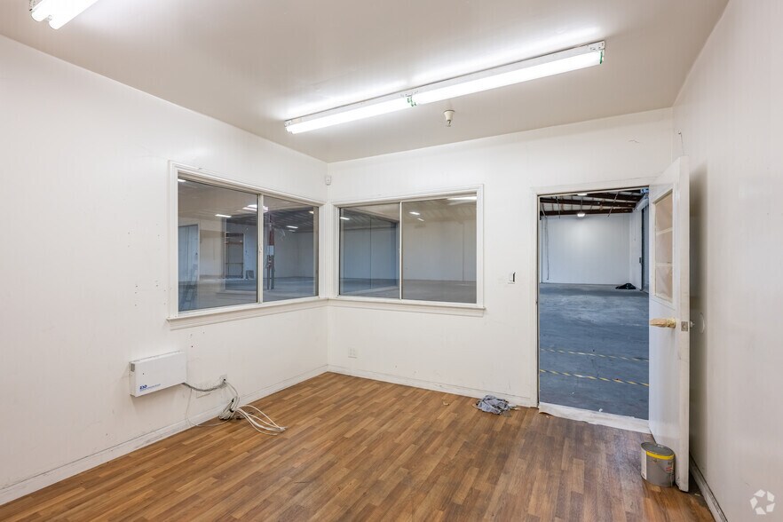 More Photos Of 210 Classic Ct, Rohnert Park Warehouse For Lease