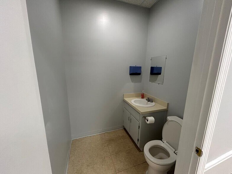 More Photos Of 507 W 3rd Ave, Albany Medical For Lease