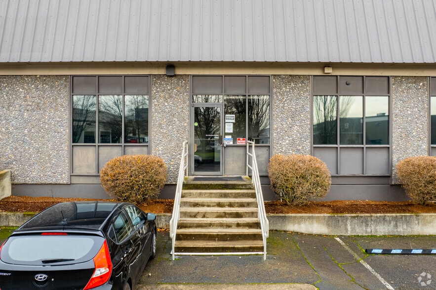 More Photos Of 3500 SE Columbia Way, Vancouver Warehouse For Lease