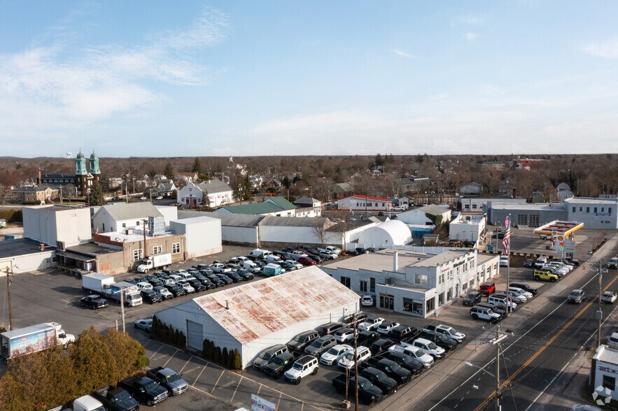 More Photos Of 642 W Main St, Riverhead Auto Dealership For Lease