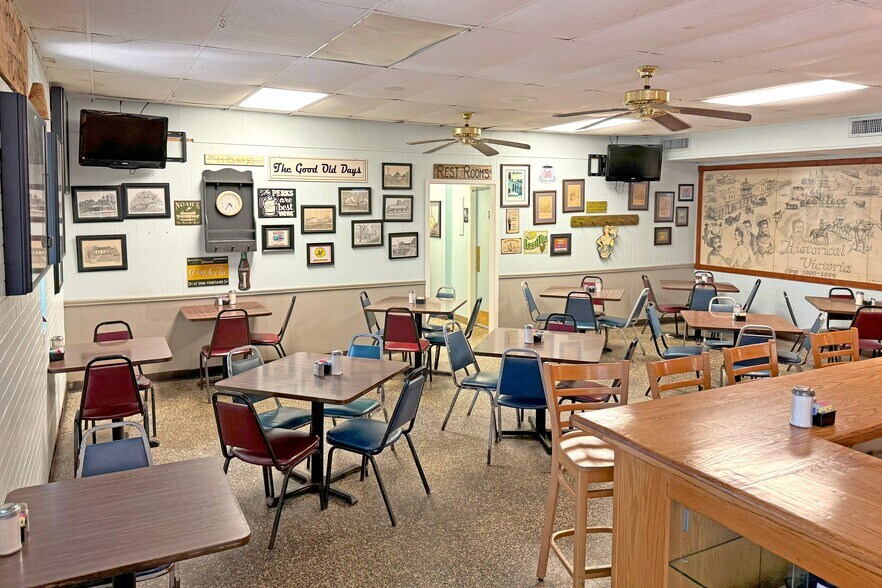 More Photos Of 1403 N Navarro St, Victoria Restaurant For Sale