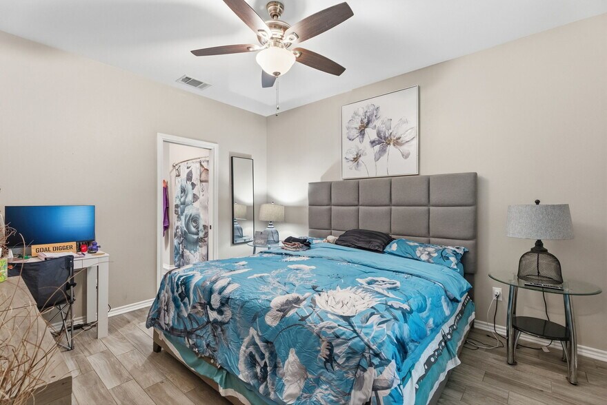 More Photos Of 16087 Echo Glen Dr, Tyler Apartments For Sale