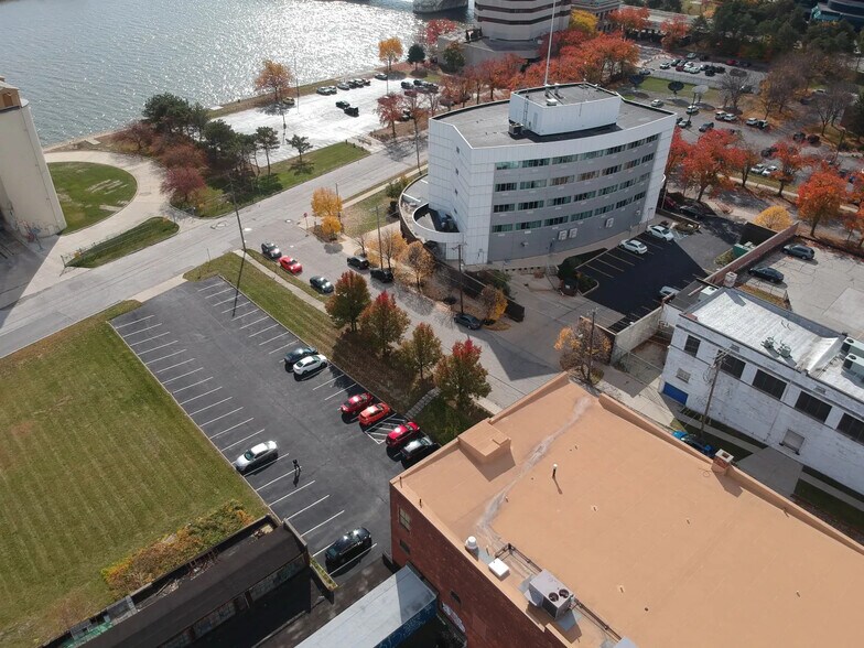 More Photos Of 830 N Summit St, Toledo Office For Lease