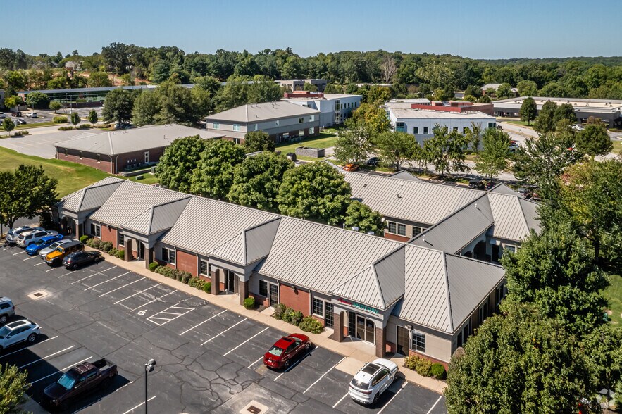 More Photos Of 5500 Pinnacle Point Dr, Rogers Office For Lease