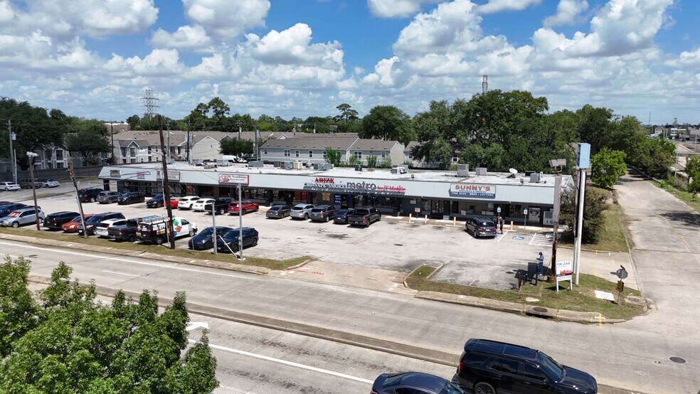More Photos Of 3401 N Shepherd Dr, Houston Storefront For Lease